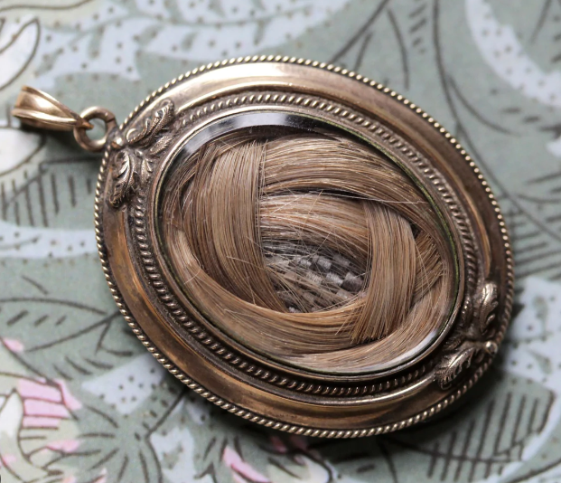 Antique Jewelry: Mourning Jewelry of the Victorian Era