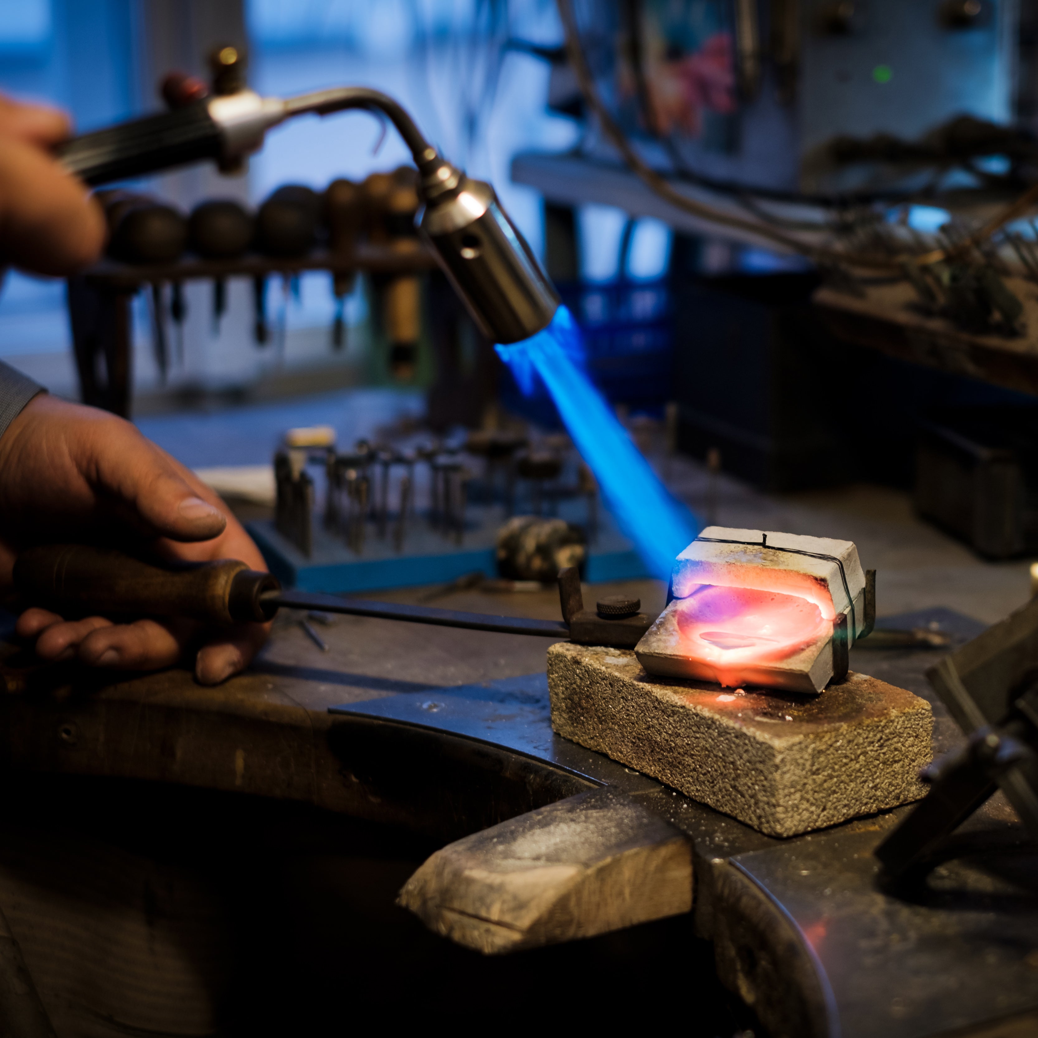 JEWELRY MELTING GOLD AT THE BENCH