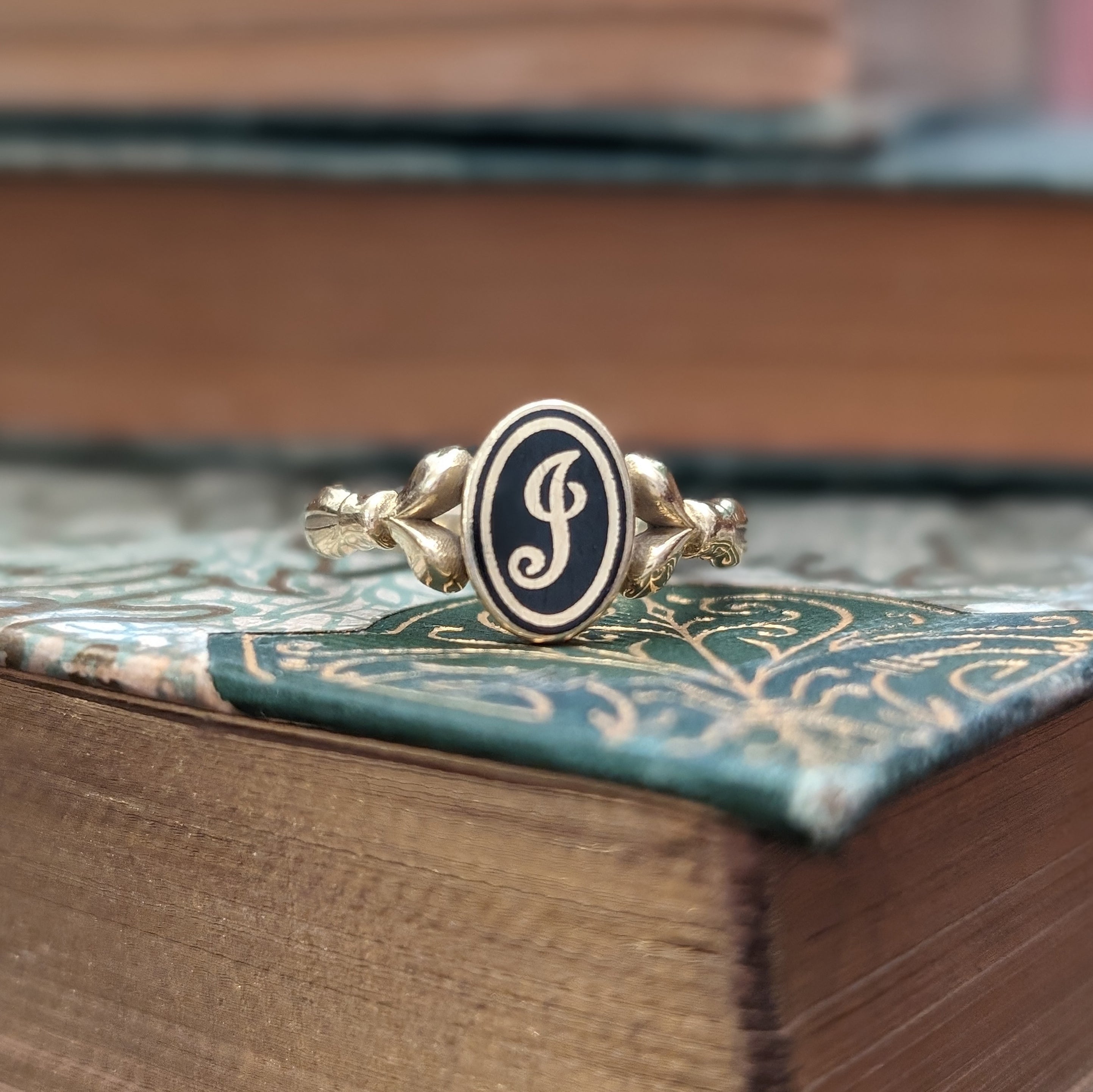 Ring Petite Oval Signet Ring